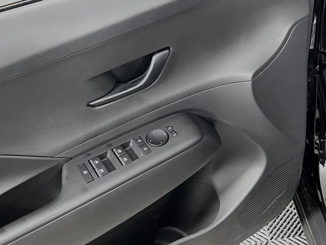 Vehicle image 17 of 26