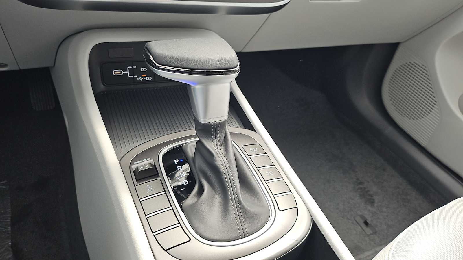 Vehicle image 27 of 28