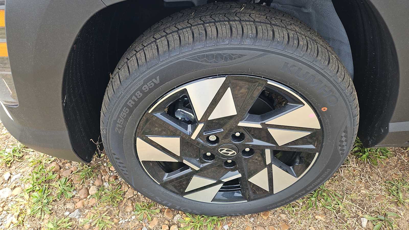 Vehicle image 10 of 28