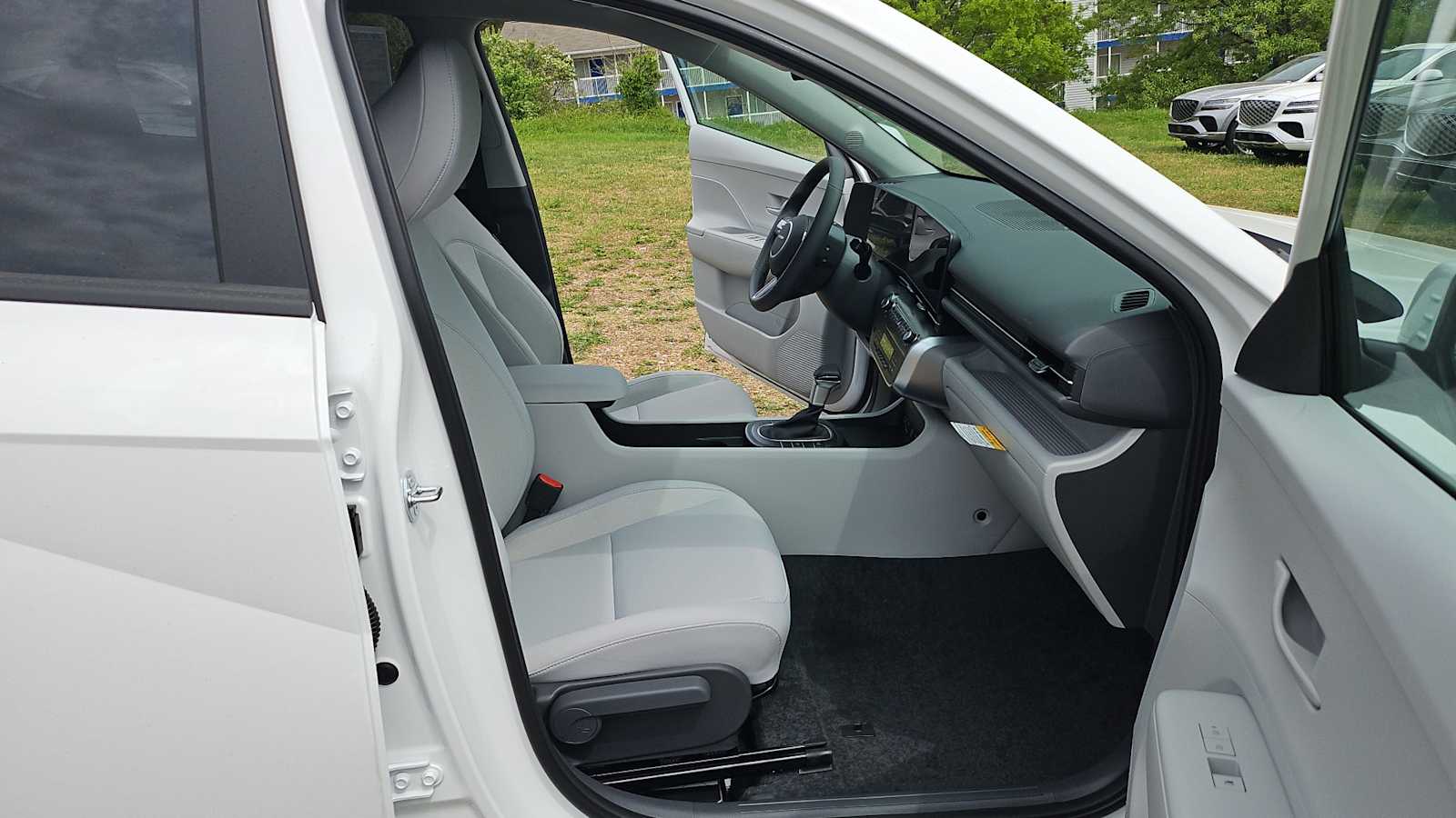 Vehicle image 18 of 28