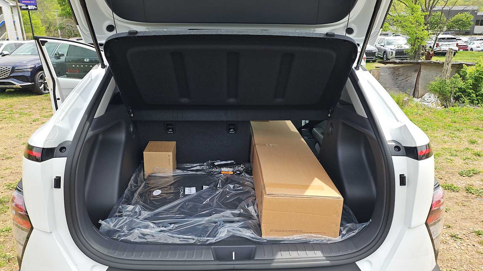 Vehicle image 21 of 28
