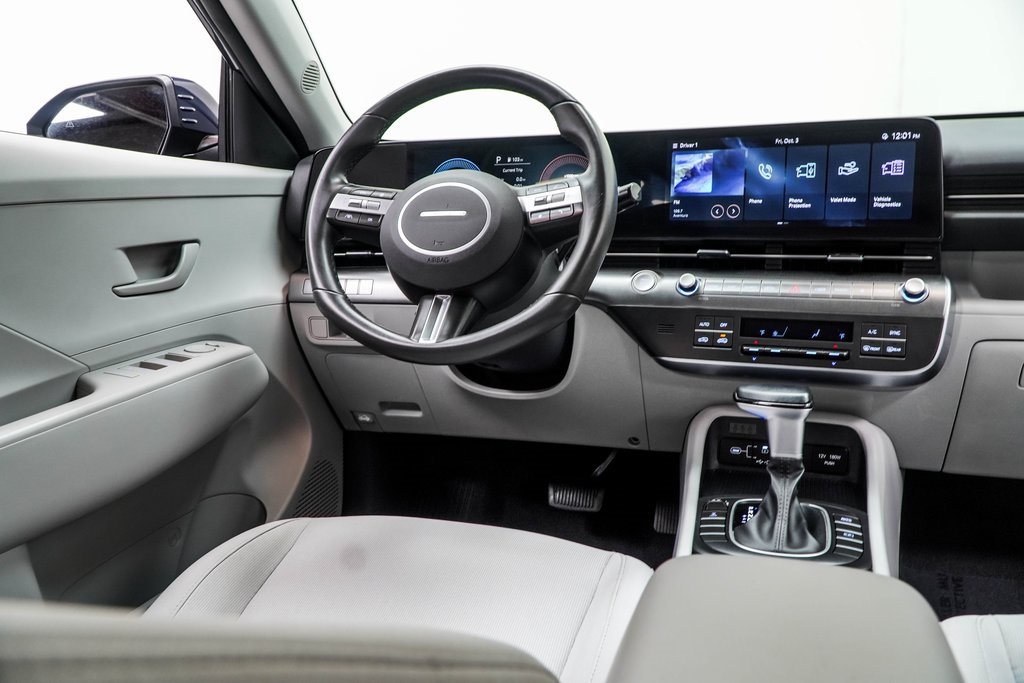 2025 Hyundai Kona SEL Image 16 of 40
