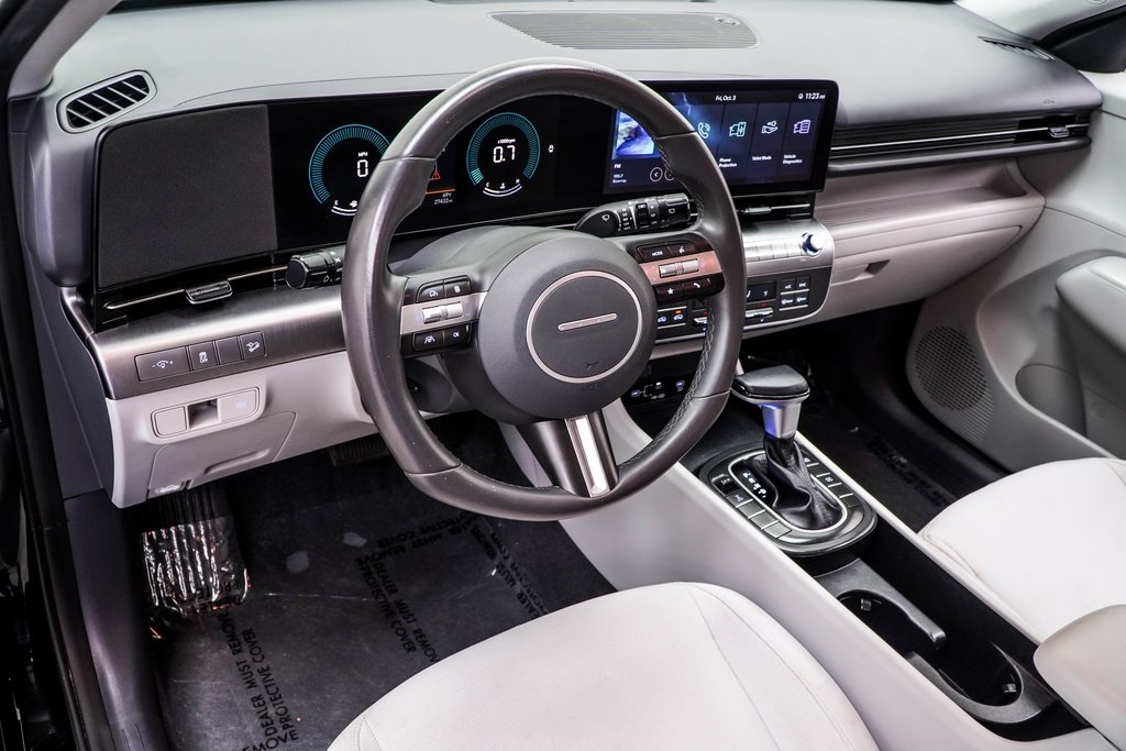 2025 Hyundai Kona SEL Image 17 of 40