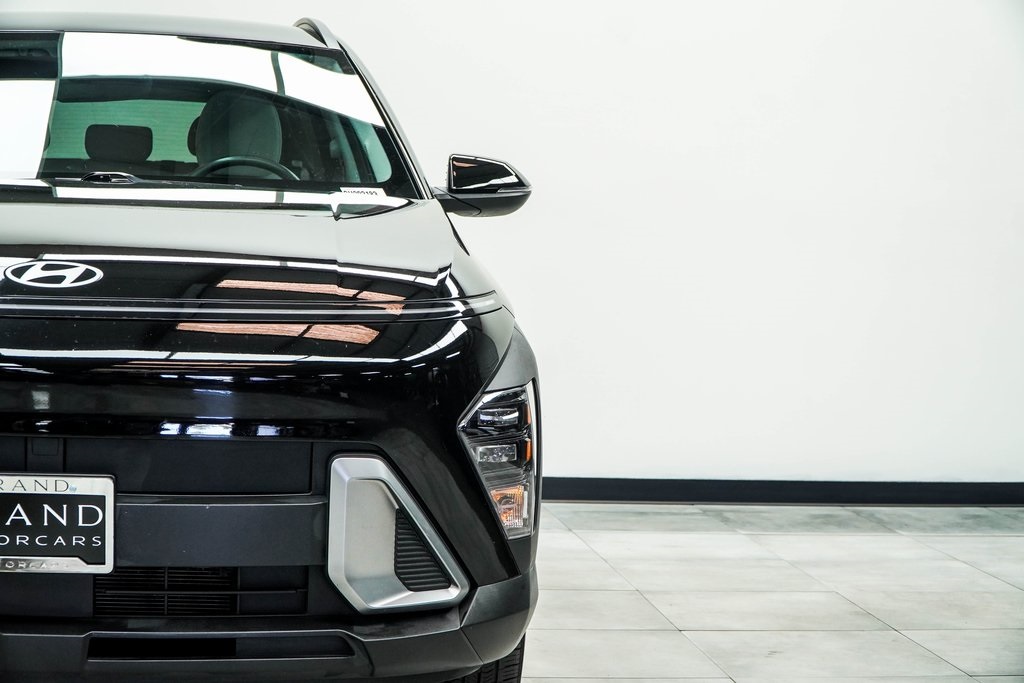 2025 Hyundai Kona SEL Image 4 of 40