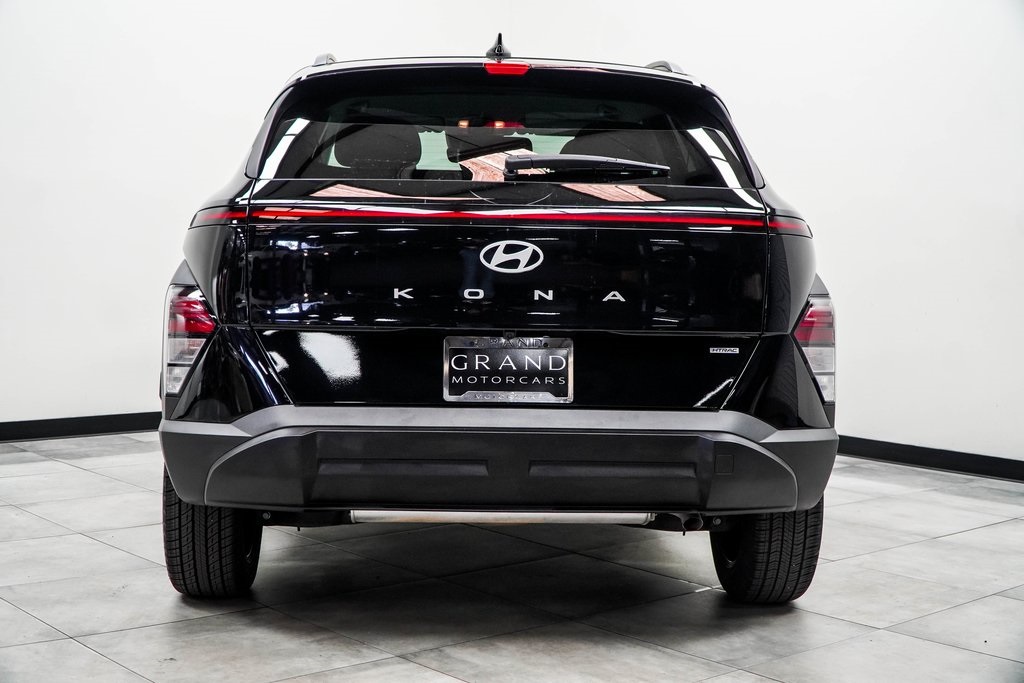 2025 Hyundai Kona SEL Image 7 of 40