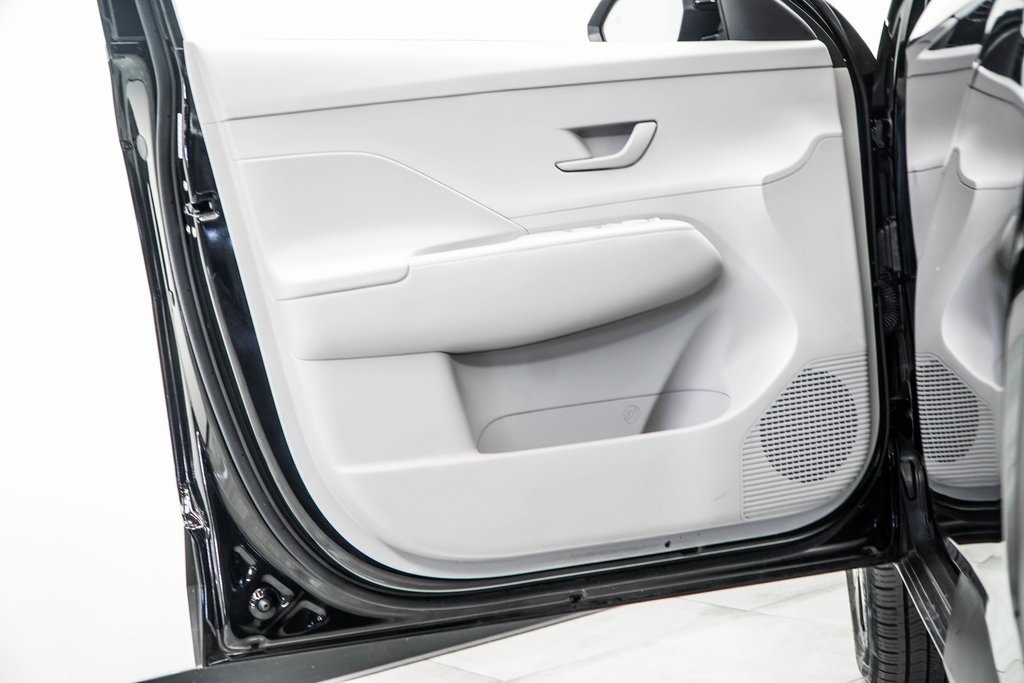 2025 Hyundai Kona SEL Image 32 of 40