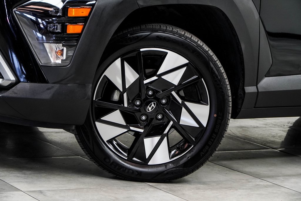 2025 Hyundai Kona SEL Image 10 of 40