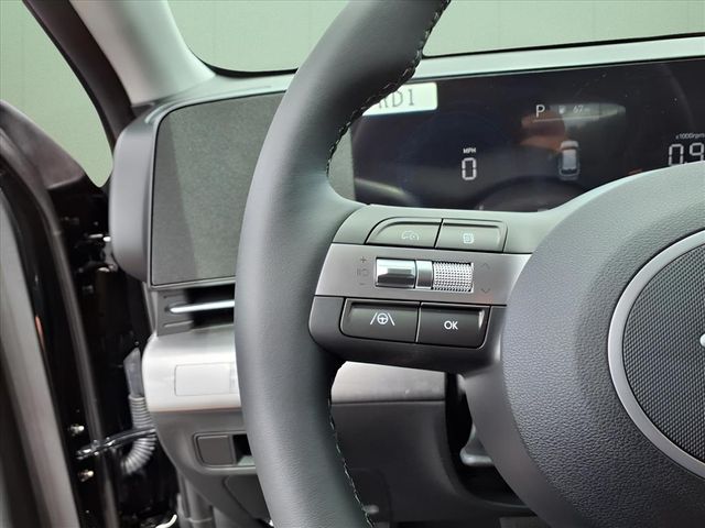 2025 Hyundai Kona SEL Image 8 of 18