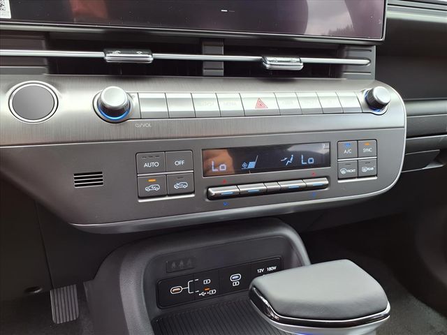 2025 Hyundai Kona SEL Image 12 of 18