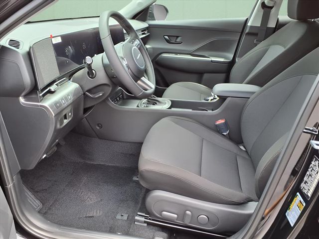 2025 Hyundai Kona SEL Image 17 of 18