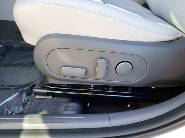 Vehicle image 12 of 22
