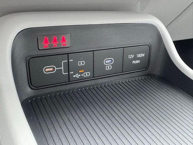 Vehicle image 18 of 22