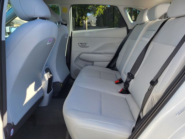 Vehicle image 14 of 22