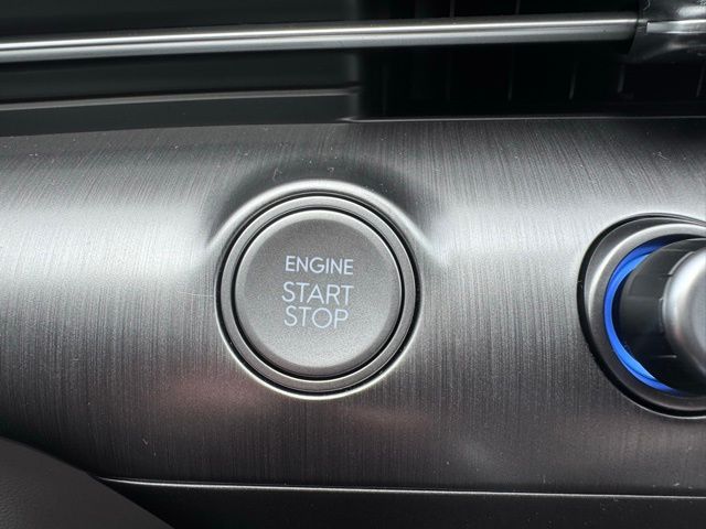 Vehicle image 17 of 22