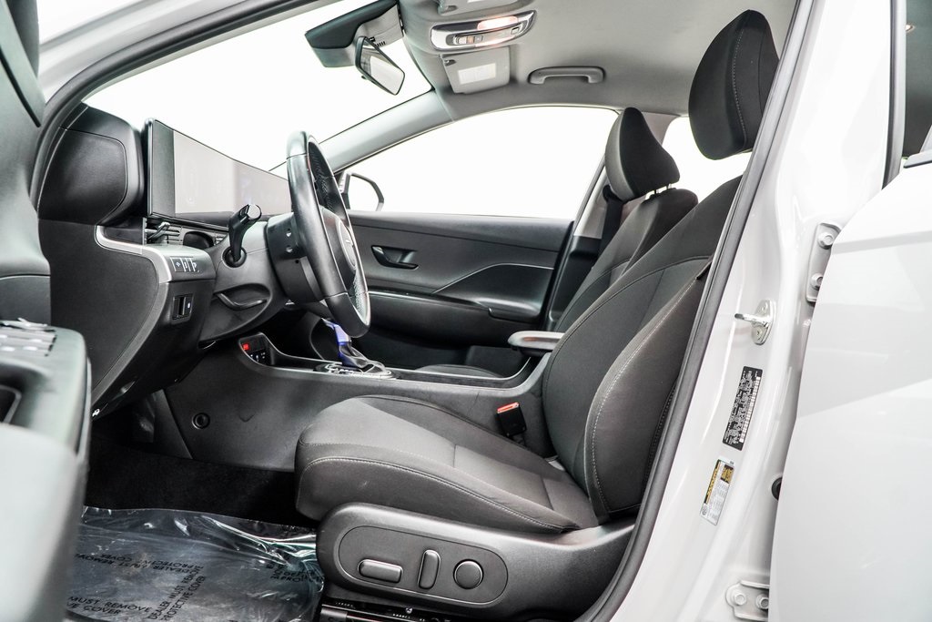 2025 Hyundai Kona SEL Image 14 of 45
