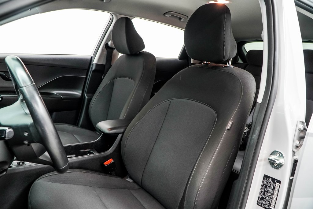 2025 Hyundai Kona SEL Image 11 of 45