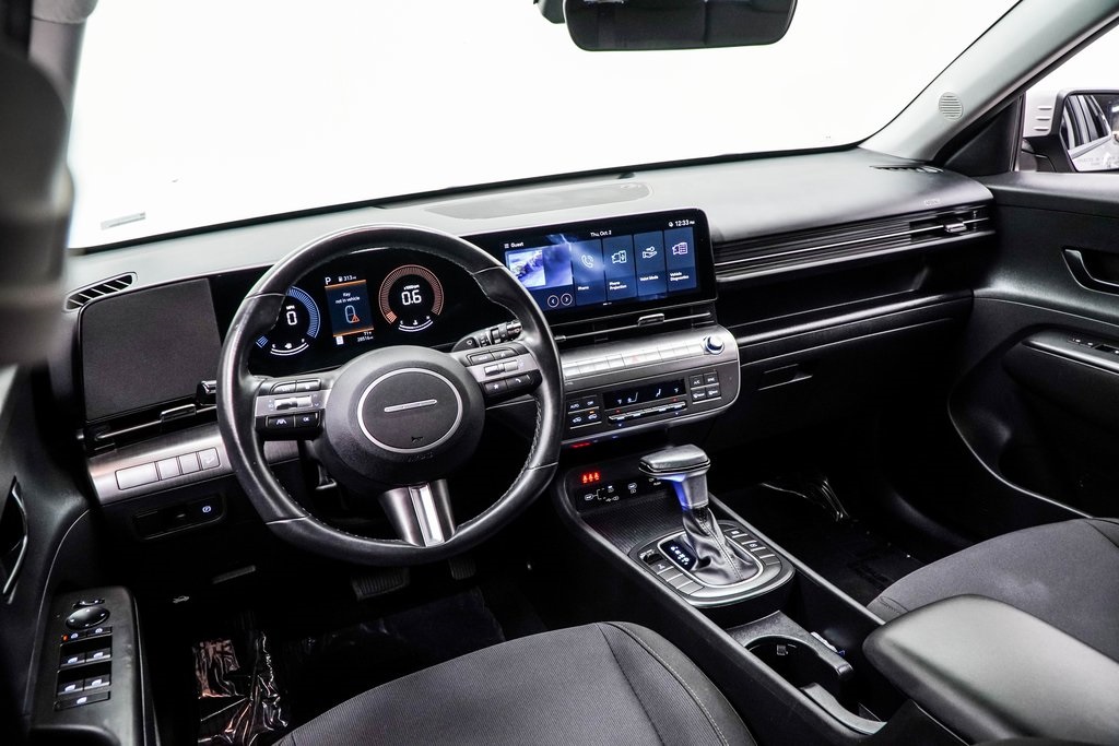 2025 Hyundai Kona SEL Image 15 of 45