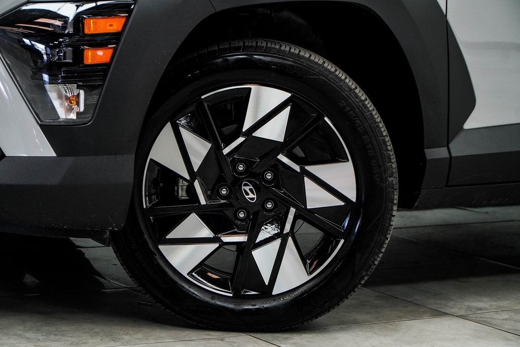 2025 Hyundai Kona SEL Image 10 of 45
