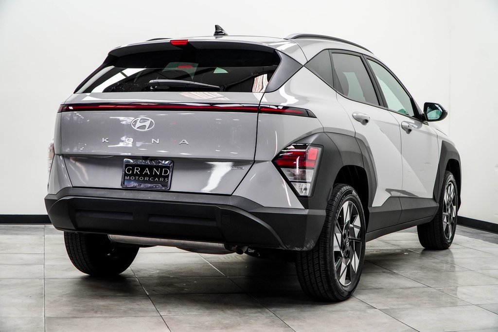 2025 Hyundai Kona SEL Image 6 of 45