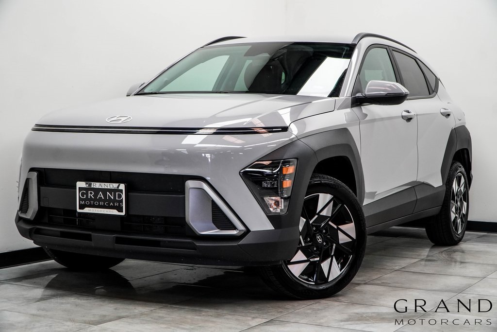 2025 Hyundai Kona SEL Image 1 of 45