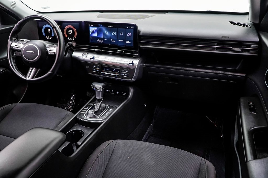 2025 Hyundai Kona SEL Image 16 of 45