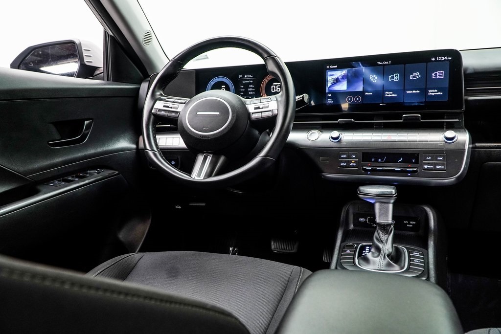 2025 Hyundai Kona SEL Image 18 of 45