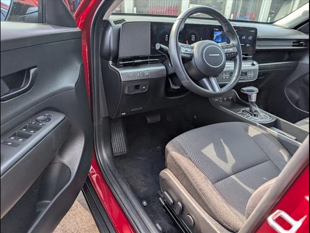2025 Hyundai Kona SEL Image 11 of 23