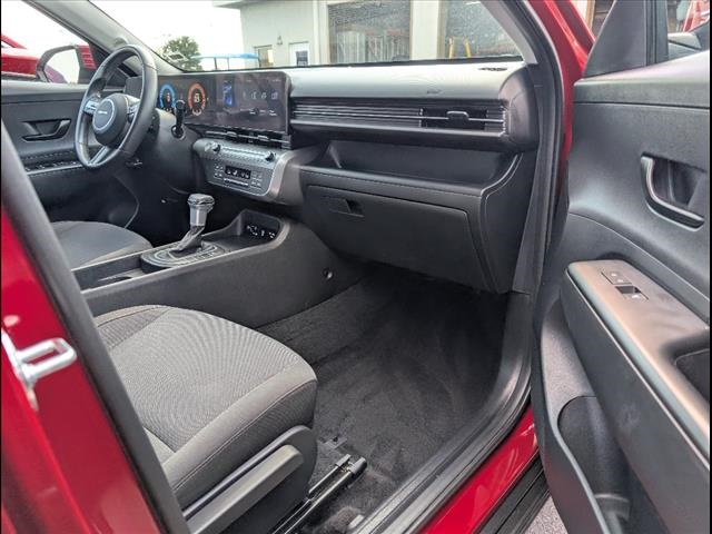 2025 Hyundai Kona SEL Image 13 of 23