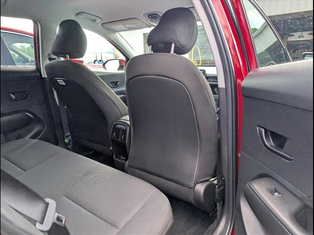 2025 Hyundai Kona SEL Image 9 of 23