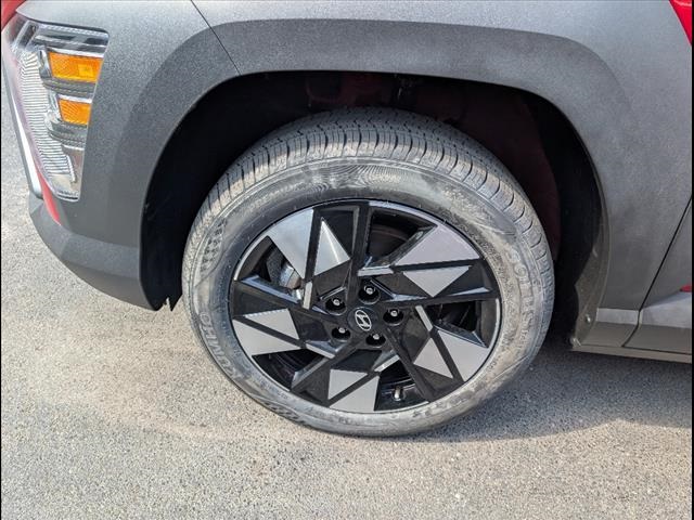 2025 Hyundai Kona SEL Image 7 of 23