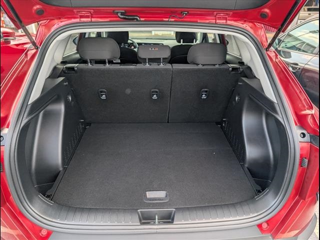 2025 Hyundai Kona SEL Image 8 of 23