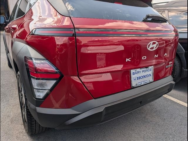 2025 Hyundai Kona SEL Image 5 of 23