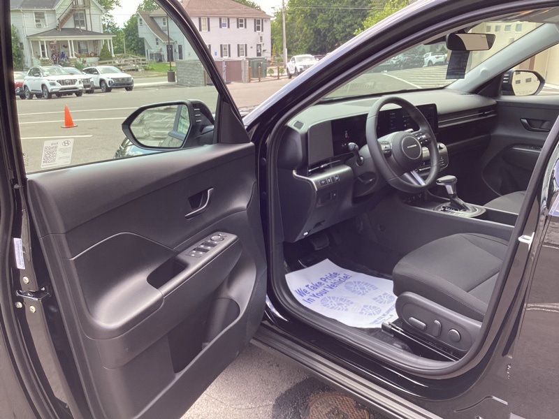 2025 Hyundai Kona SEL Image 16 of 37