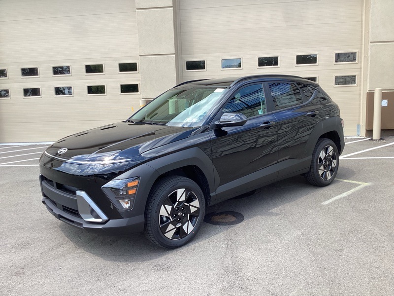 2025 Hyundai Kona SEL Image 1 of 37