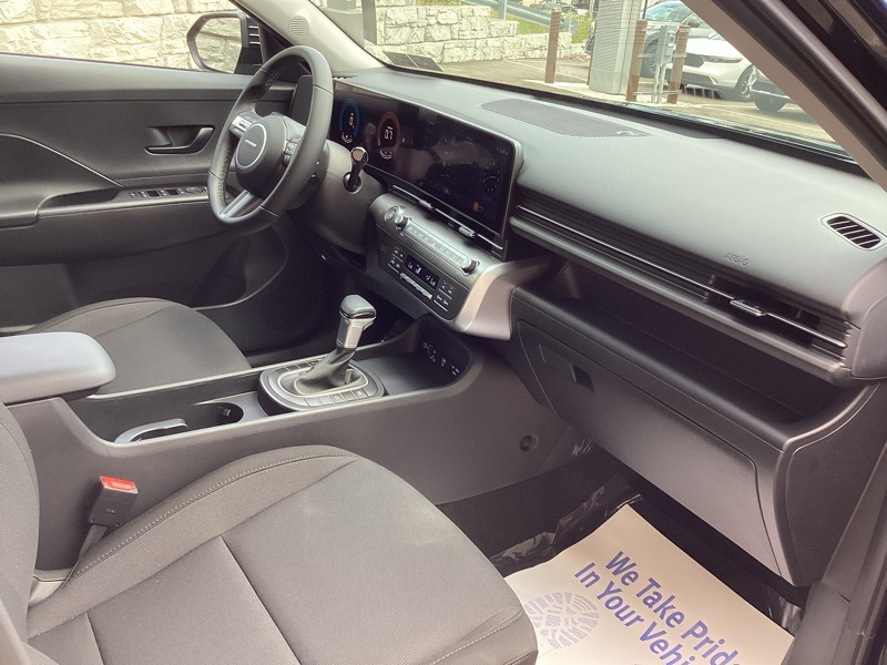2025 Hyundai Kona SEL Image 17 of 37