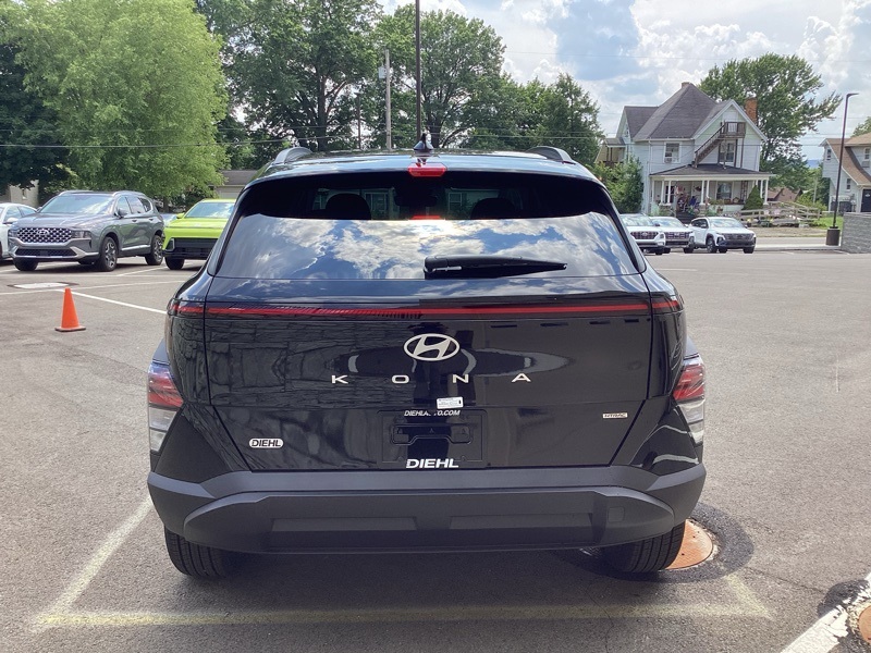 2025 Hyundai Kona SEL Image 5 of 37