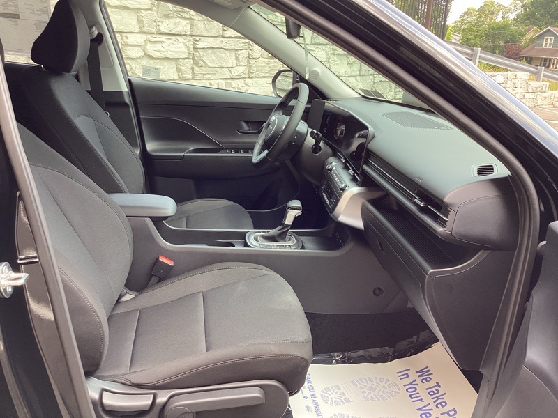 2025 Hyundai Kona SEL Image 14 of 37