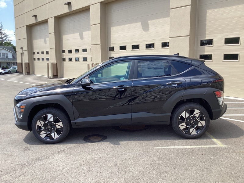 2025 Hyundai Kona SEL Image 6 of 37