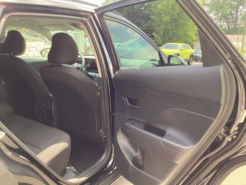 2025 Hyundai Kona SEL Image 13 of 37