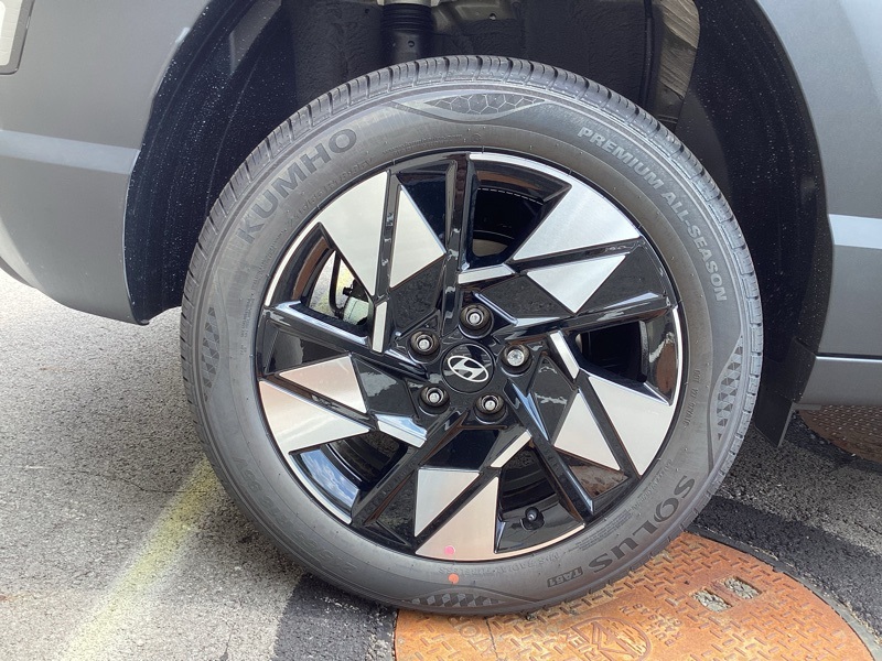 2025 Hyundai Kona SEL Image 7 of 37