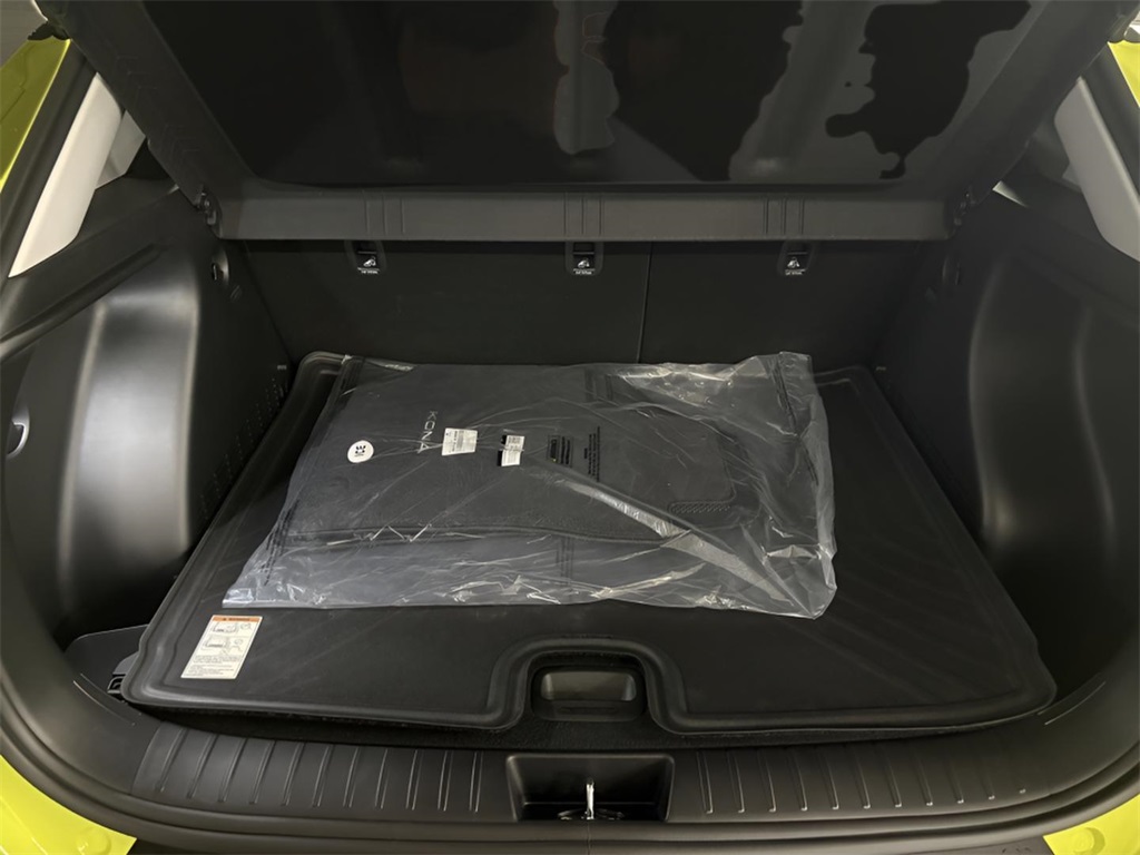 Vehicle image 23 of 28