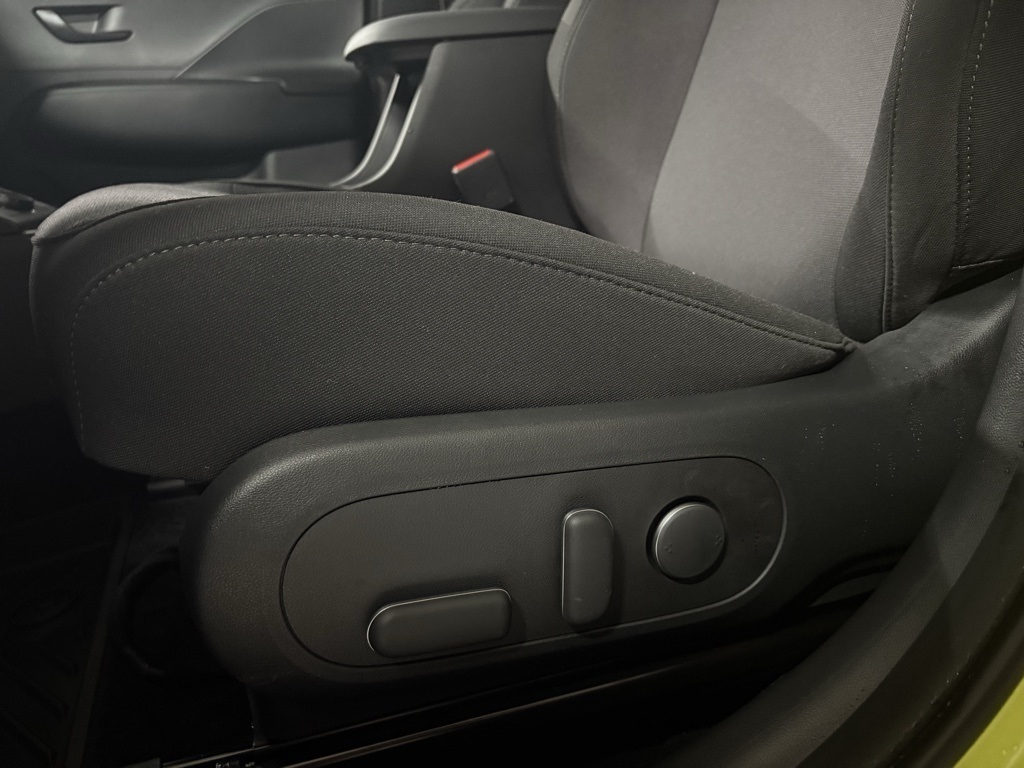 Vehicle image 15 of 28