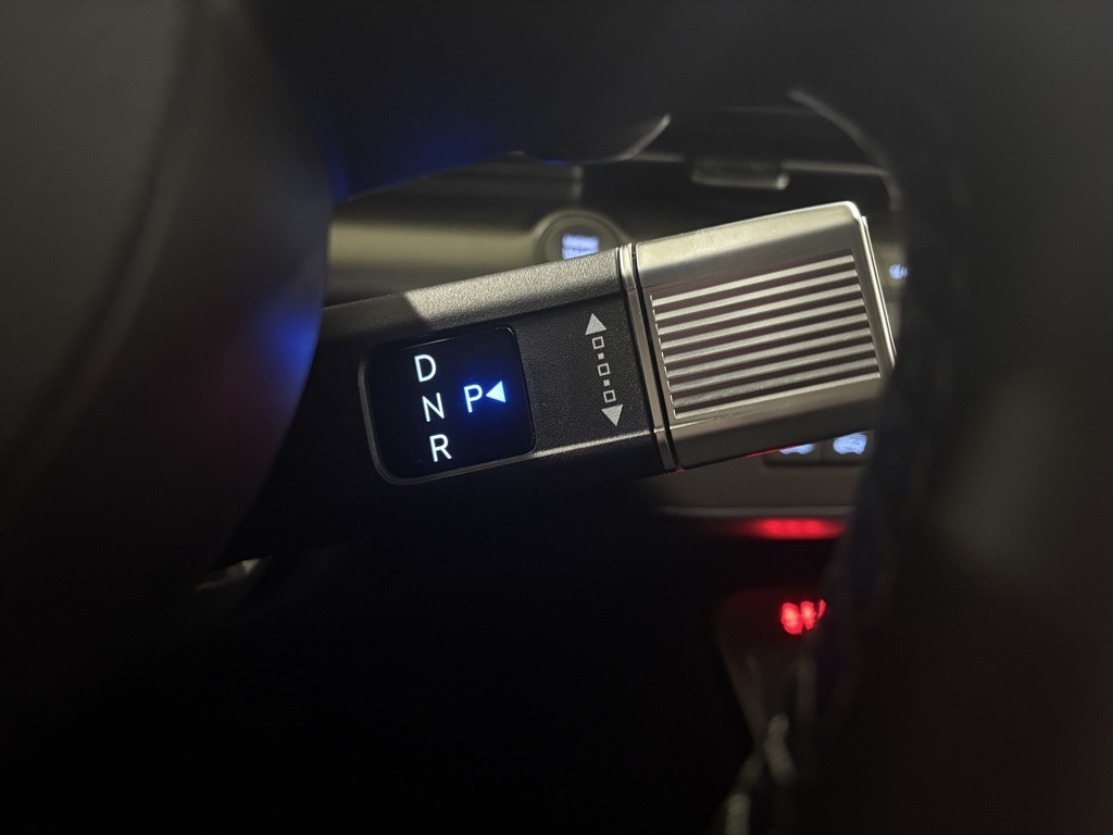 Vehicle image 13 of 28