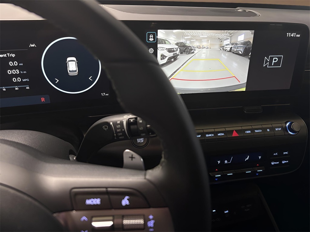 Vehicle image 21 of 28