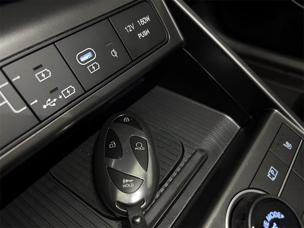 Vehicle image 27 of 28