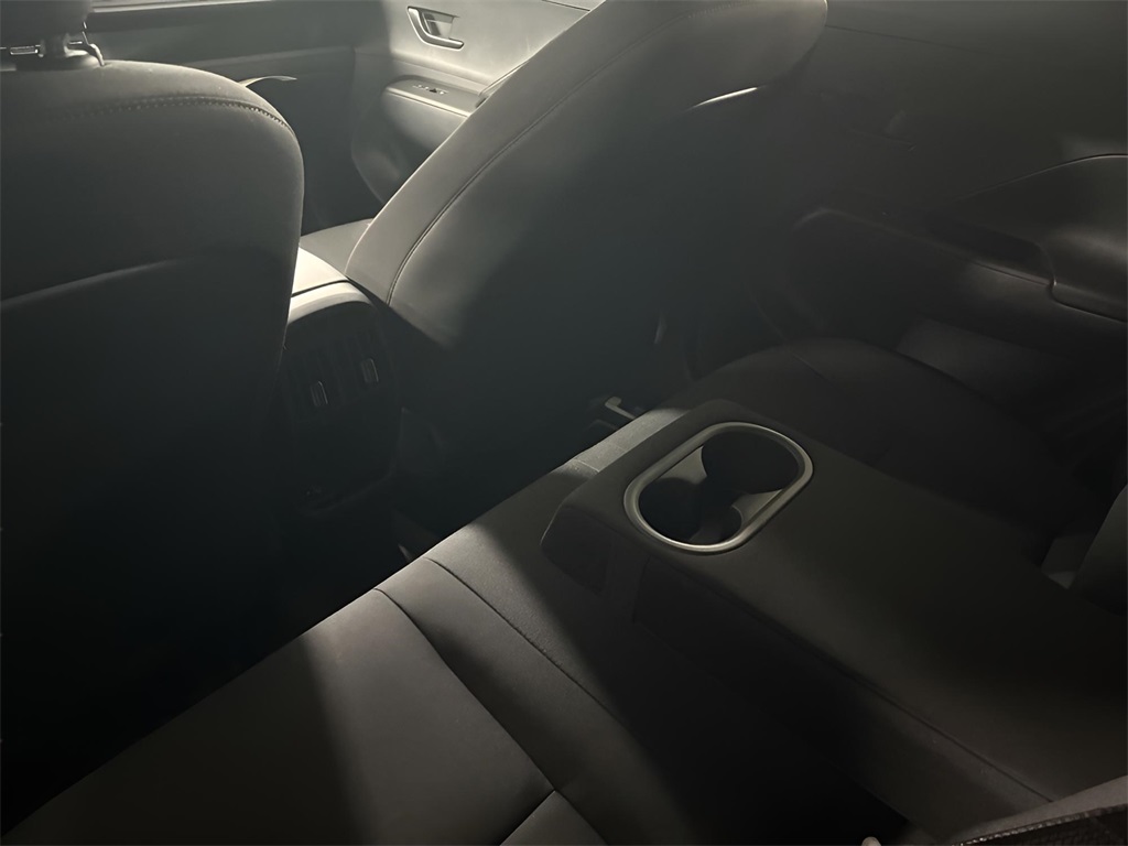 Vehicle image 25 of 28