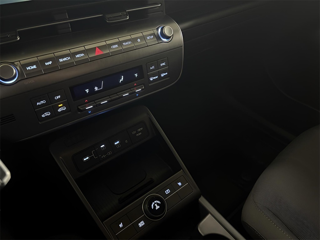 Vehicle image 19 of 28
