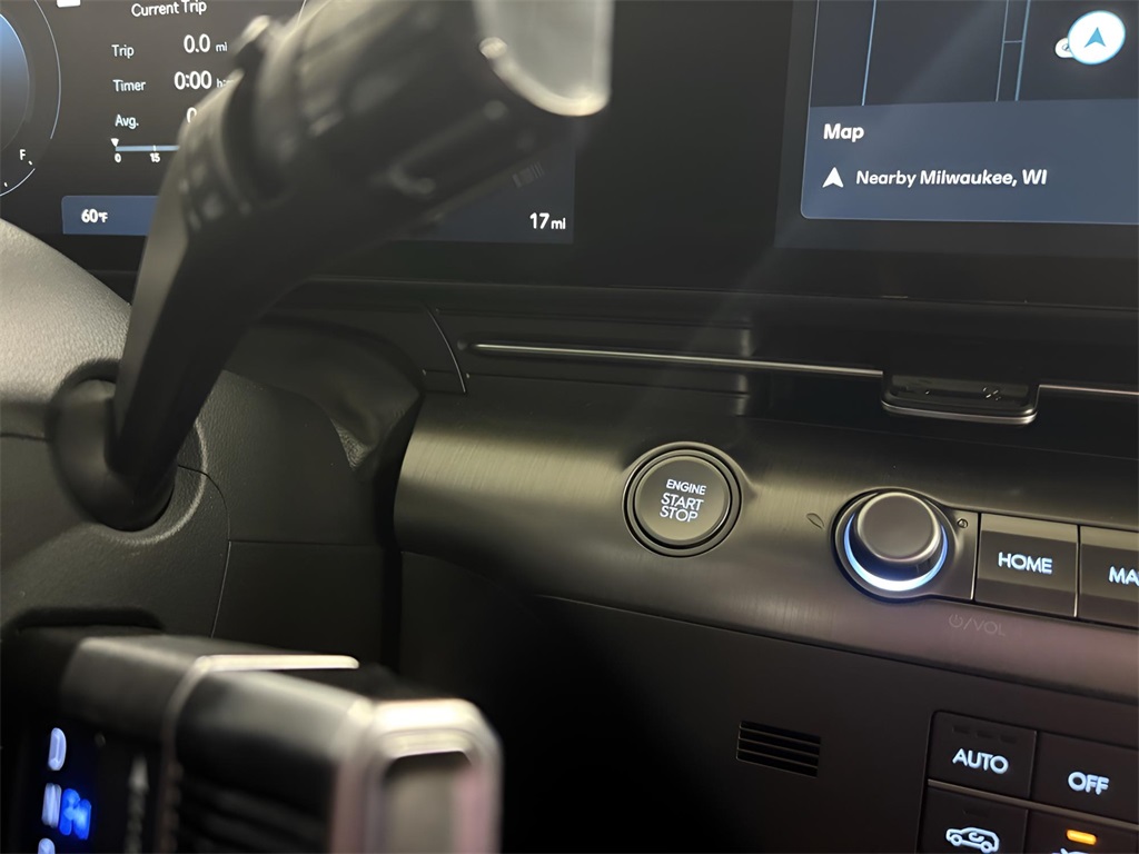 Vehicle image 12 of 28