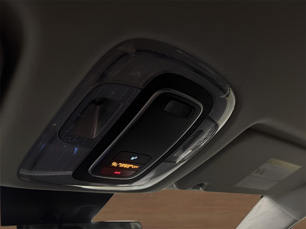 Vehicle image 18 of 28