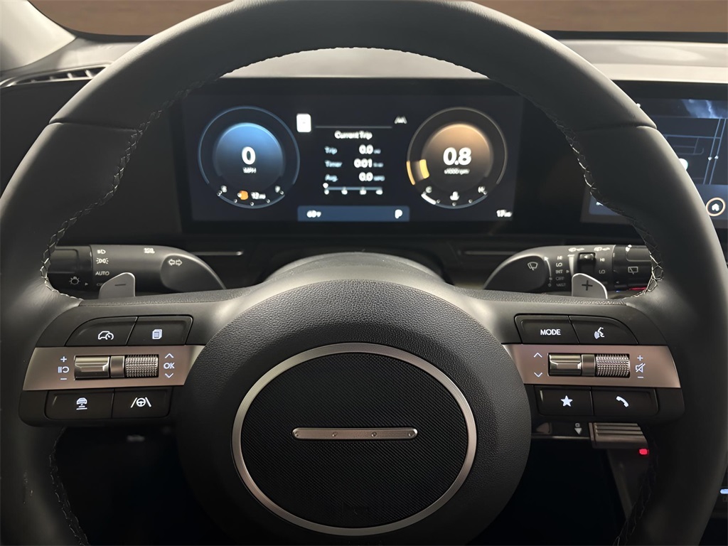 Vehicle image 16 of 28